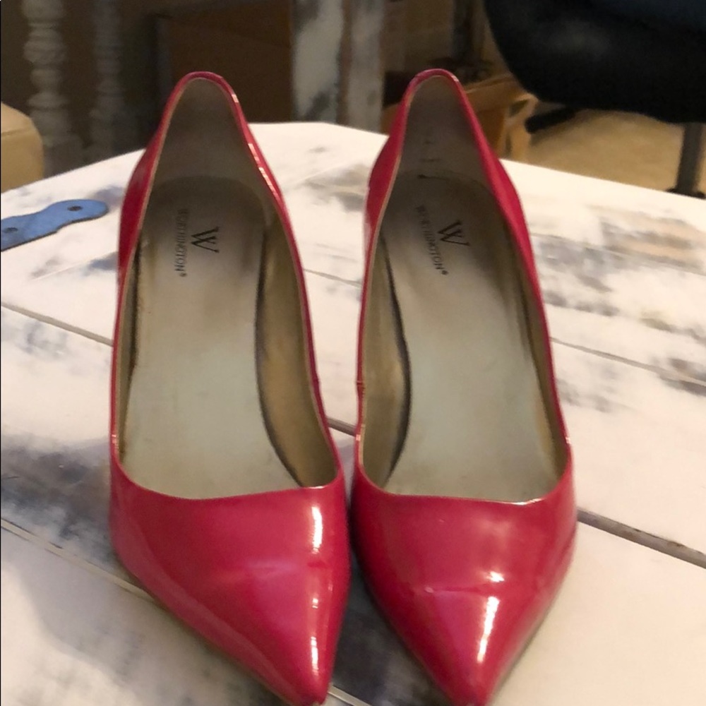 Hot pink pump